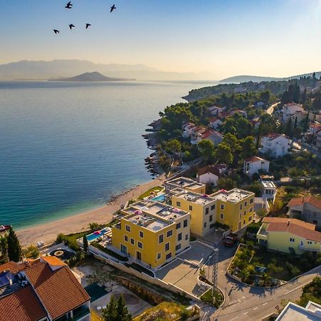 Acadia Beach Villas & Apartments Slatine Bagian luar foto