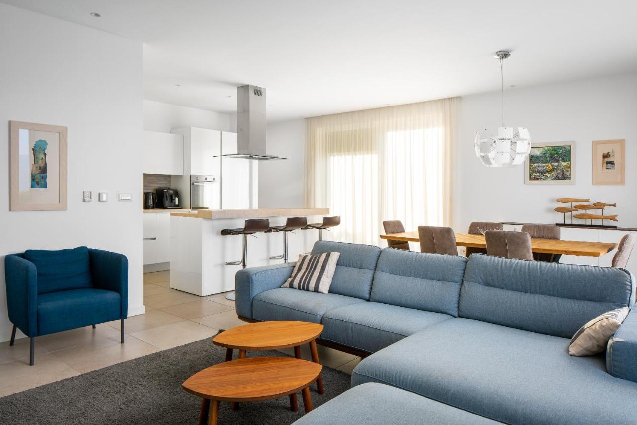 Acadia Beach Villas & Apartments Slatine Bagian luar foto