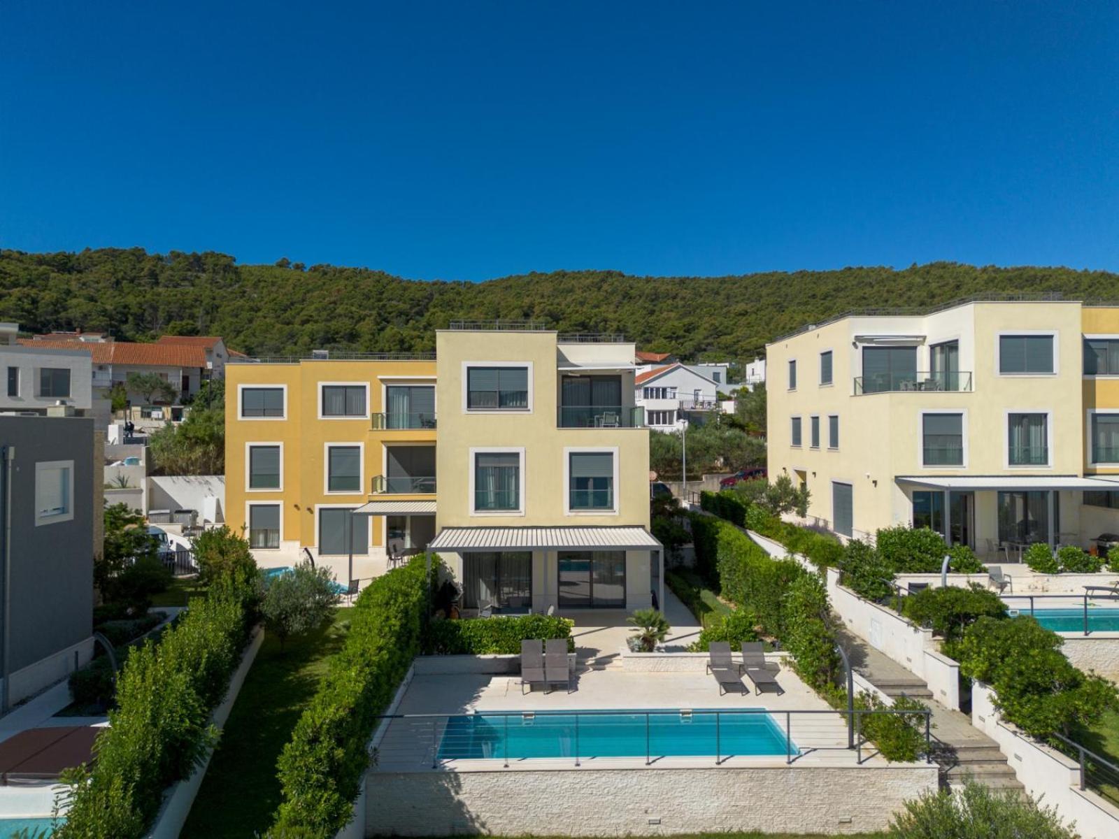 Acadia Beach Villas & Apartments Slatine Bagian luar foto