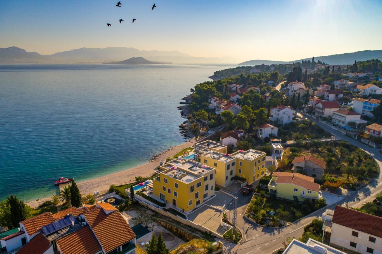 Acadia Beach Villas & Apartments Slatine Bagian luar foto